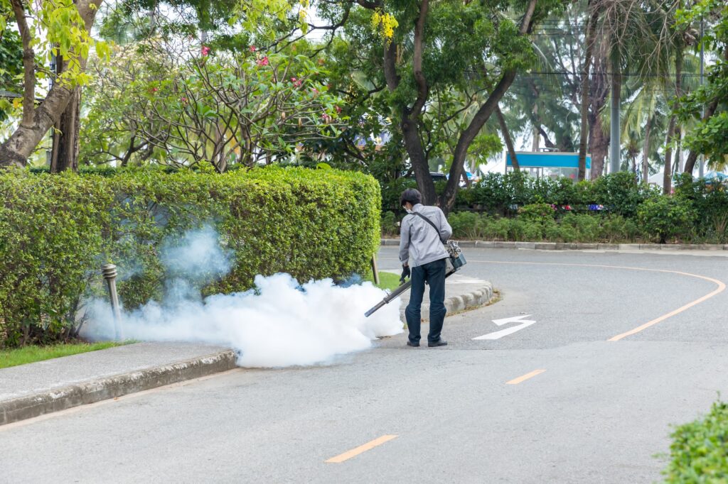 an control Mosquito sprayer killing insects and fogging to eliminate mosquito